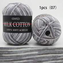 1 rouleau de 50g de fils de lait doux 3 plis, fils de chenille doux à dégradé de couleurs, convient pour les écharpes, couvertures, poupées et autres projets de tricot (style d'emballage extérieur aléatoire)