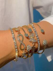 8 Stücke & eleganter Metallarmband-Set mit verschiedenen Elementen wie Perlen, Herzen, Schmetterlingen, Unendlichkeit, Strass, personalisiertes delikates süßes mehrschichtiges Armband, ideal als Geschenk für Freunde, Familie, Geliebte, Feiertage, Partys, Alltagsgebrauch, Jahrestag