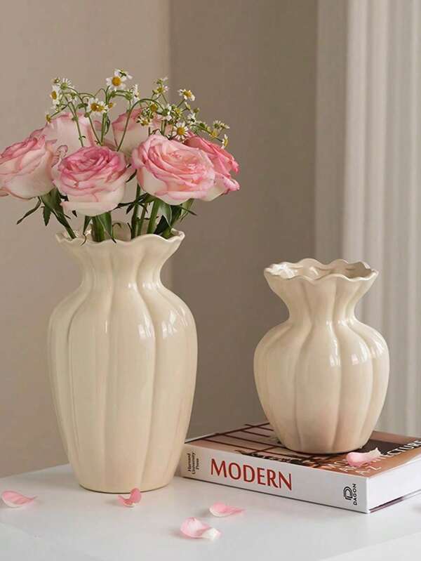 1 pezzo di vaso in ceramica con una retro ed elegante stile. È un vaso di ceramica per l'arrangiamento dei fiori nel soggiorno, una moderna piece decorativa per i fiori e un ornamento per il centro del tavolo. Può essere utilizzato per contenere fiori freschi in acqua o inserire fiori artificiali in plastica, ingessere un decorazione per caffè , scrivanie e il soggiorno a casa. Decoro decor definitivo, autunno.