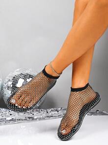 Damen schwarze modische bequeme Sandalen mit rundem Zehenbereich, Cut Out Mesh, Strass-Dekoration, leicht atmungsaktiv, sexy, elegant, Slip-On Flache Sandalen - Schwarz - Übersicht 1
