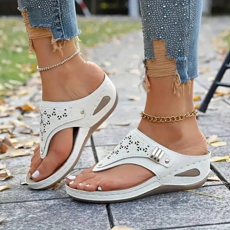 2026 New Style Women's Wedge Heel Flip-Flops - Breathable Hollow-Out Toe & Clip Design, Lightweight Synthetic Cover Sandals With Cushioned EVA Insole & Non-Slip PVC Sole, Slip-On All-Season Casual Shoes, Comfortable Footwear, Crisscross Strap Design, Durable Traction Footwear - 白色 - 查看 1