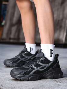 大码男士休闲运动鞋，低帮橡胶底网眼运动鞋，透气厚底运动鞋，街头服饰健身教练 2000 年代风格情人节创意 - 黑色 - 查看 2