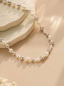 Colar elegante de pérolas e conchas – gargantilha com contas cinza e brancas para mulheres, joia de verão com inspiração vintage, ideia de presente minimalista e luxuoso