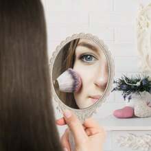 复古手持化妆镜 - 花卉蚀刻电镀梳妆镜，欧式复古图案便携式旅行镜，适用于钱包和梳妆台，INS 美学玫瑰金手镜，送给新娘、青少年和复古爱好者的创意礼物，非常适合婚礼准备、卧室装饰、母亲节和圣诞节的礼物，带有优雅手柄的紧凑型化妆镜 - 多色 - 查看 6