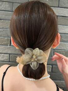 1pc (Random Color) Faux Pearl Flower Scrunchie, High-End Versatile Mori Style Cute Hair Tie, High Elasticity Rubber Band Back To School