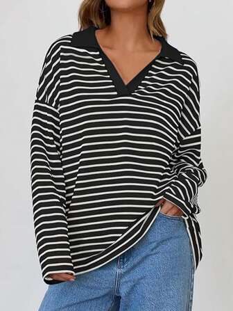 Klassisk svartvit randig långärmad blus med krage för komfort