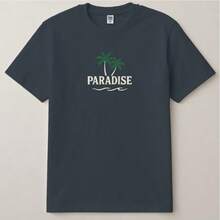 Playera Estampada para Hombre con Diseño Paradise de Palmeras y Olas – Camiseta Casual Algodón Estilo Verano Urbano con Corte Regular y Cuello Redondo Ideal para Playa, Salidas o Diario - Azul Marino - Ver 3