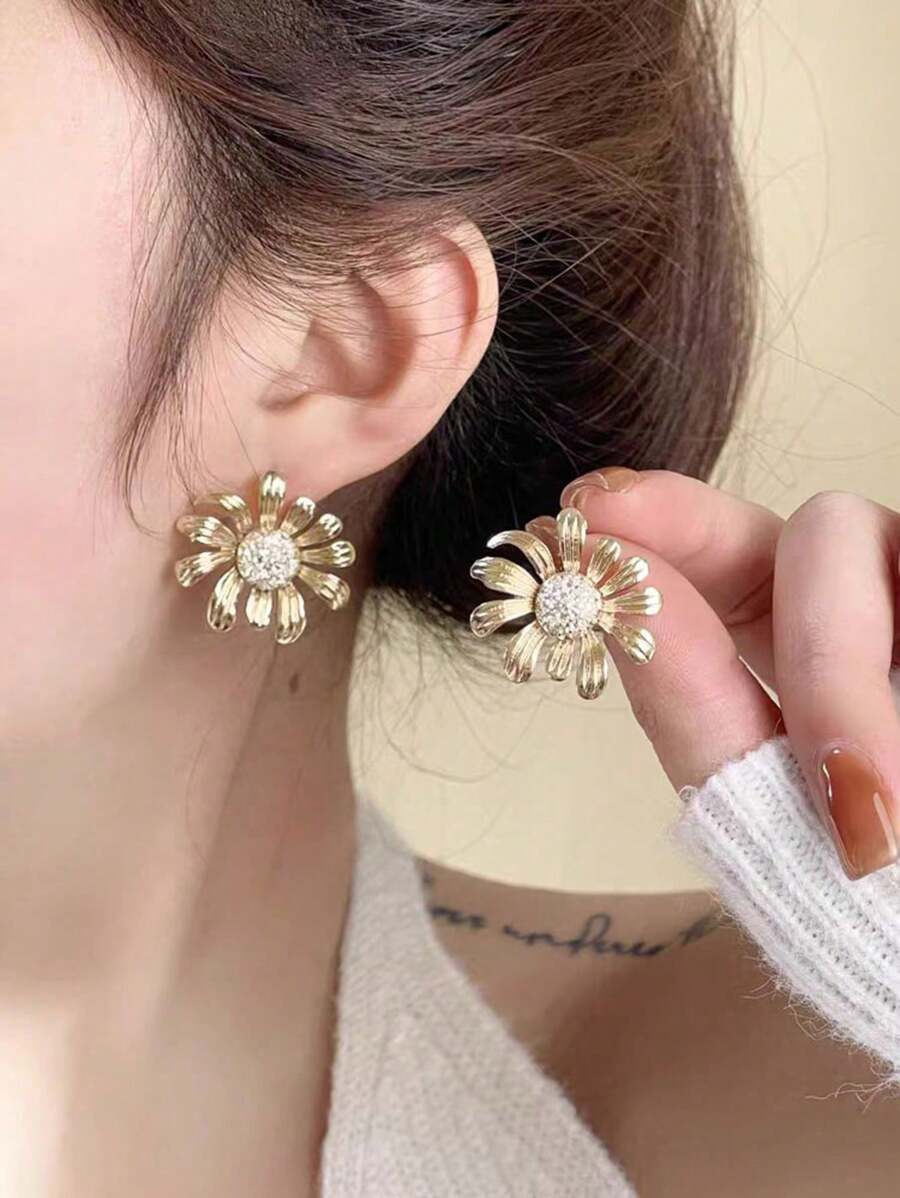 1 Pair Fashionable, Elegant, Unique Sunflower Stud Earrings