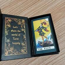 1张黑金艺术塑料塔罗牌[高端黑金礼盒包装]，经典韦特78张塔罗牌，金箔塔罗牌，防水大型桌面游戏塔罗牌，高端黑金礼盒套装，一套黑金风格塔罗牌，附指南 - 神秘游戏，纸质材料
