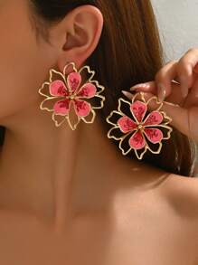 1pair Fashionable Minimalist Hollow Floral Asymmetrical Design Earrings For Women, Suitable For Daily, Vacation, Date, Couple Gift