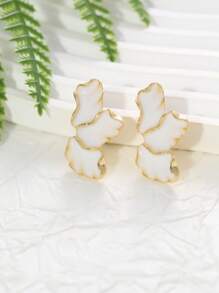 1 par de brincos pendentes com folhas decoradas, delicados e multicoloridos, adequados para uso o ano todo, adicionando vitalidade natural.