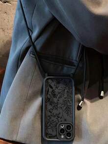 新款高级压纹加厚防摔手工编织腕带斜挎肩带彩绘软壳手机壳，兼容 16/ 16 Pro/ 16 Pro Max/ 16 Plus/ 15 Pro Max，7/8款挂饰，也兼容 15 Pro Max、 13、 14 Pro、 11、 12、 XS，手提/斜挎防水防震防刮。 - 彩色 - 查看 2