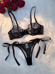 Ladies' Elegant, Romantic And Sexy Blue Lace Transparent Floral Embroidery Ribbon Lingerie Set. It Is Made Of Delicate And Soft Black Lace, With A Light And Transparent Texture And A Silky Touch - 黑色 - 查看 2