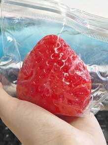 Juguete suave con forma de fresa grande y brillante, de material tipo silicona con aroma, hecho a mano para aliviar el estrés, de color rosa transparente con Top crema.