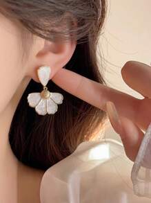 1 Pair Floral Design Fresh Earrings Suitable For Daily Matching