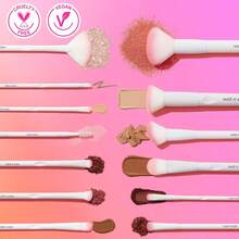 Pincel para sombras de ojos Wet N Wild, aplicación de mezcla de precisión, fibras sintéticas suaves, mango ergonómico para un control de precisión cómodo - Liner en ángulo - Ver 5