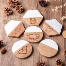 4 Stücke personalisierte eingravierte Marmor-Muster Holz Untersetzer, personalisierte Geschenke, Tischdekoration, Wohnaccessoires, geeignet für alle Jahreszeiten