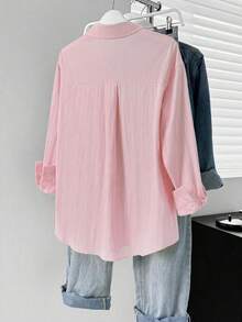 Kemeja Polos dengan Kancing dan Saku Depan - Kemeja Polos Elegan, Kemeja Lengan Panjang Berkerah Modis, Kemeja Kasual untuk Musim Semi dan Gugur, Pakaian Musim Semi untuk Wanita Warna Pink - Berwarna merah muda - View 2