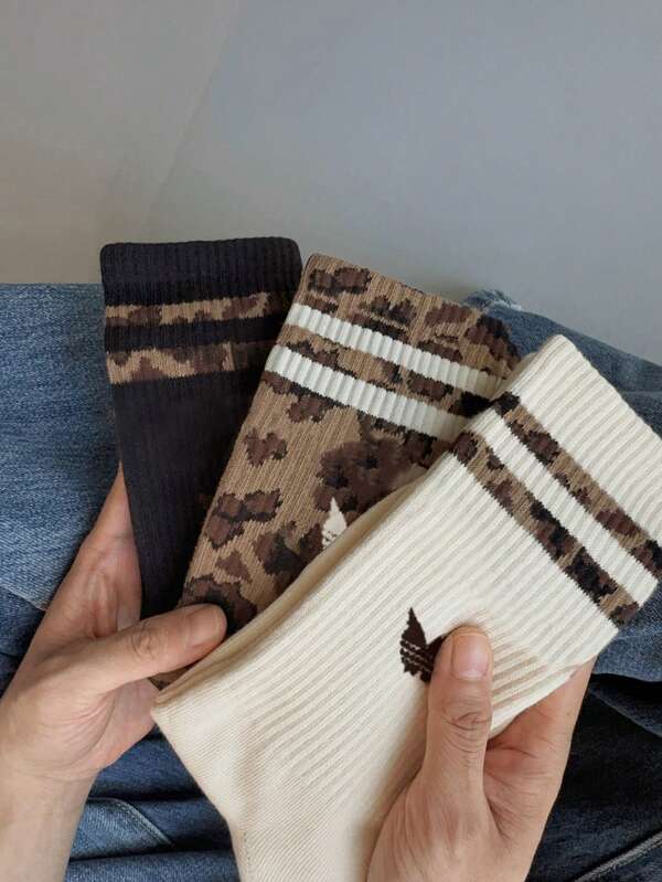 3 pares de calcetines estilo leopardo personalizados para mujer, de uso casual y para exteriores. Calcetines deportivos con estampado de camuflaje y leopardo, calcetines altos a rayas para mujer