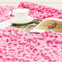 The Pink Leopard Print Soft Natural Blanket Adds A Modern Touch To Your Home, Creating A Comfortable Bedroom Style. Suitable For All Seasons, Washable, Machine Washable, Lightweight, Breathable, Comfortable, Warm, Unique, 280gsm, Suitable For Him And Her, Suitable For Napping, Camping, Traveling, Family, Daily Life Office Decoration, Birthday Anniversaries, Valentine's Day, Thanksgiving, Christmas, Halloween, Mother's Day, Father's Day, Weddings, New Year Gifts For Her, Him, Family, Boyfriend, Girlfriend Father, Family Member, Mother, Lover, Daughter, Son, Grandfather, Grandmother, Friend, Classmate And Pet. Sofa,Bed,Car,Bedroom,Living Room,Office, Outdoor Camping, Beach,Wall Decoration Ships From USA - 多色 - 查看 4