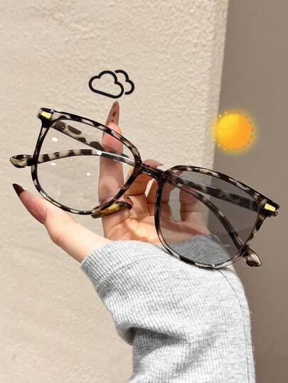 全新 1 件装活泼辣味经典豹纹流行设计女士时尚变色眼镜，适合驾驶、划船、钓鱼、露营、海滩派对约会服装时尚配饰