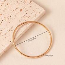 1 pieza Pulsera clásica y popular de acero de titanio sólido con superficie lisa chapada en oro de 18K, pulsera para mujer que no se desvanece