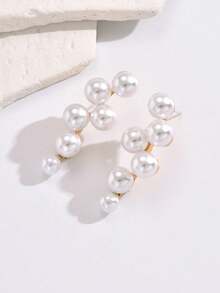 topshiny 1 par de pendientes elegantes y dulces con racimo de uvas de perlas incrustadas en diseño geométrico - Blanco - Ver 2