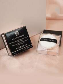 GIVENCHY[Mini]PRISME LIBRE 哑光亮泽散粉 四合一 #2 4*1g / 适合浅肤色 / Prisme Libre 散粉采用四种色调的和谐搭配，打造哑光效果 / 标志性散粉，具有四色校正功能 / 全新超细亮泽定妆粉，具有 24 小时亮泽效果、12 小时定妆和全天控油效果