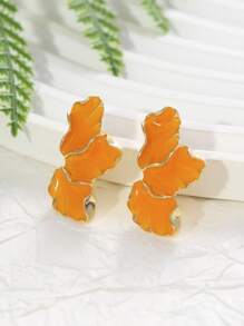 1 par de brincos pendentes com folhas decoradas, delicados e multicoloridos, adequados para uso o ano todo, adicionando vitalidade natural.