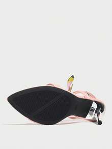 女士高跟鞋，时尚百搭，适合春夏派对、户外活动和优雅宴会。采用镀金细高跟尖头设计，闪亮绑带，饰以色彩缤纷的蝴蝶花卉图案，搭配柔软镜面材质和可调节踝带。优雅的粉色，适合搭配正式礼服、晚宴、舞会等场合。 - 粉色 - 查看 8