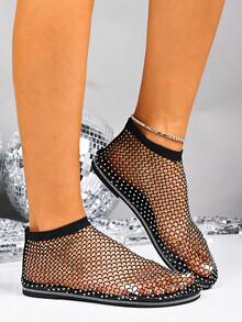 Damen schwarze modische bequeme Sandalen mit rundem Zehenbereich, Cut Out Mesh, Strass-Dekoration, leicht atmungsaktiv, sexy, elegant, Slip-On Flache Sandalen - Schwarz - Übersicht 4