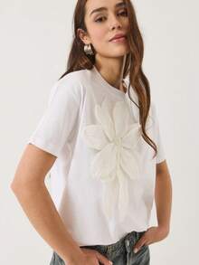 BIANCO LUCCI Elegant 3D Floral Decor Short Sleeve T-Shirt, Summer Graphic Tees Women Cute Tops Kawaii Homecoming - White - View 9