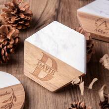 4 Stücke personalisierte eingravierte Marmor-Muster Holz Untersetzer, personalisierte Geschenke, Tischdekoration, Wohnaccessoires, geeignet für alle Jahreszeiten