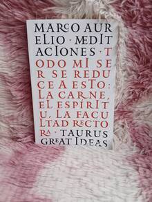 Marco Aurelio libro de filosofía clásica motivacional para liderazgo y superación personal edición en español tapa dura lectura recomendada regalo intelectual adultos jóvenes estudiantes - Libro único - Ver 1