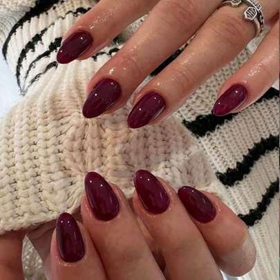 24 pièces de faux ongles en forme d'amande de couleur bordeaux, parfaits pour la mise en forme des ongles. Rehaussez votre style avec un look luxueux. Amovibles et portables, conviennent aux femmes et aux filles pour les rendez-vous, les réunions, les fêtes et les célébrations. Fournitures pour les ongles.