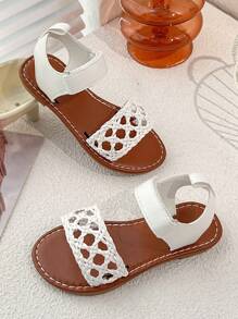 Sandalias planas para niñas de estilo sencillo y de moda, con decoración de cinturón tejido de material, sin puntera abierta, de suela plana y con cierre de gancho y bucle, adecuadas para uso diario, viajes, juegos de verano, actividades en la playa y otras ocasiones