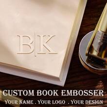 这款一体式定制婚礼压花工具适用于请柬、信件压花、婚礼压花印章、首字母压花和婚礼印章。它功能多样、装饰性强、可重复使用、精致时尚、品质上乘、色彩丰富、现代时尚、可定制、个性化且独一无二。它是送给男士/女士的理想礼物，也适合送给男友、父亲、女友、母亲、家人、朋友，以及茶室、家居、花园等各种场合。永恒的爱 - 多色 - 查看 5