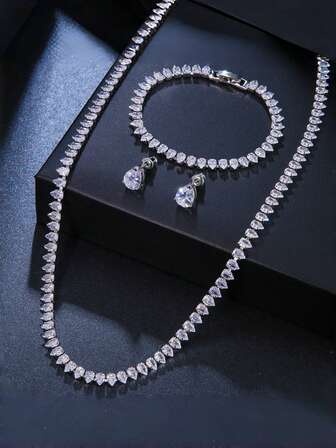 1 套闪闪发光的水晶钻石镶嵌项链、耳环、手链 3 件套新娘首饰套装、婚礼配饰