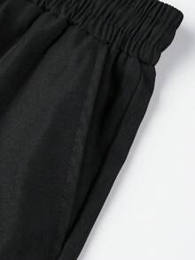 2 件套男士休闲户外圆领字母印花短袖 T 恤和抽绳腰侧袋短裤，夏季服装