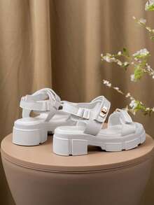 1双时尚儿童高跟凉鞋，2026新款女童高跟凉鞋，女孩最爱的鞋子，沙滩凉鞋，柔软厚底，波西米亚风沙滩凉鞋，休闲假日派对凉鞋，可爱女童鞋，魔术贴凉鞋