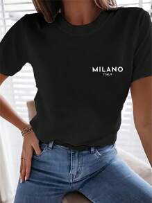 女士浅蓝色休闲短袖T恤，胸前印有“米兰，意大利”字样 - 透气圆领春夏上衣，中等弹性，可机洗，日常时尚圆领印花T恤，女士T恤