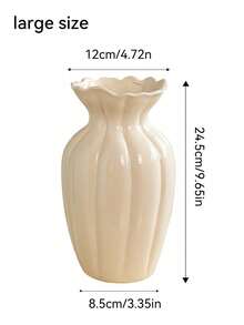 1个复古优雅陶瓷花瓶。可用作客厅花瓶，也可作为现代装饰品摆放在干花旁，或作为餐桌摆饰。它既可盛放鲜花，也可盛放人造花，是咖啡桌、书桌和客厅的理想装饰品。适合房间装饰和家居装饰。是开学季的必备单品。