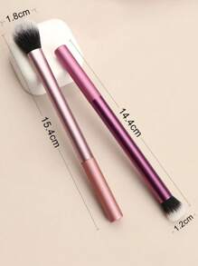 Conjunto de 2 peças: 1 peça de Sombra em Pó Rosa Plana e 1 peça de Sombra Roxa Redonda. A Sombra Plana é macia e densa, adequada para a mistura e base de grandes áreas dos olhos. A Sombra Redonda é menor, adequada para a mistura e coloração detalhada dos olhos.