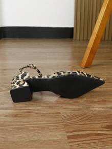 Sandales confortables à talon épais avec imprimé léopard marron pour femmes, talons compensés à bout fermé de style babies, convient pour l'été