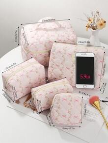1 chiếc túi đựng mỹ phẩm nữ cỡ lớn, màu hồng kẻ sọc hoa, có nơ, kiểu dáng chần bông, thích hợp cho du lịch, nghỉ mát và đi học. Có thể dùng làm quà tặng cho phù dâu, quà tặng cho mẹ, quà sinh nhật, quà tặng cho bạn bè. - Nhiều màu - Xem 3
