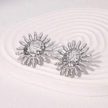 1 Pair Fashionable, Elegant & Unique Sunflower Design Stud Earrings