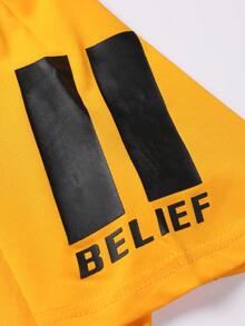 2 件套男士休闲户外圆领字母印花短袖 T 恤和抽绳腰侧袋短裤，夏季服装