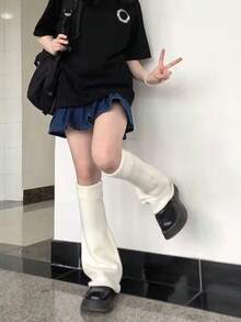 半双 Y2K 纯色踝靴，适合搭配裙子