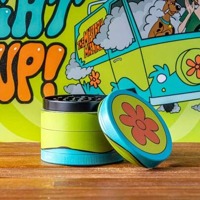 1pc New Green Flower Shaped Herb Grinder, Portable Zinc Alloy 4-Layer Metal Grinder With Metal Flower Pattern