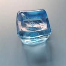 1 szt. kostki lodu typu Squeeze Popping Malt - przezroczyste, w kolorze nieba, zapewniają uczucie relaksu, gładka powierzchnia, zabawka łagodząca stres sensoryczny, pomaga złagodzić niepokój i skupić uwagę.